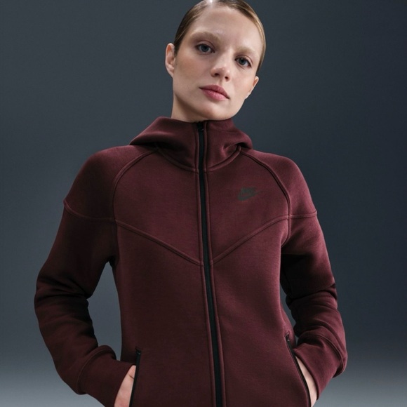 Nike Tech Women's Sportswear Fleece
Windrunner Full-Zip Hoodie - Picture 1 of 5
